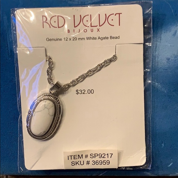 Red velvet bijoux white agate bead necklace - Picture 1 of 2